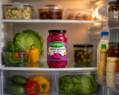 Tamara Turnip Pickles 1000g container, natural and crunchy, ideal for authentic shawarma, with fresh sliced turnips visible inside.